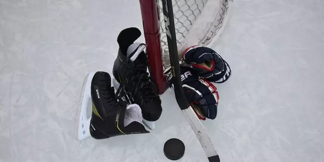 How to tape a hockey stick handle?